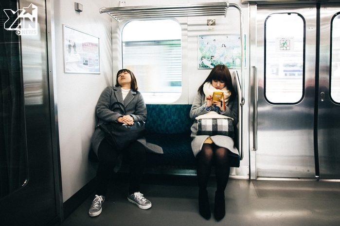 
Người Nhật cô đơn và luôn tự chịu đựng áp lực một mình bởi cái "tôi" khá lớn ngăn cản họ giải bày tâm sự với người khác.