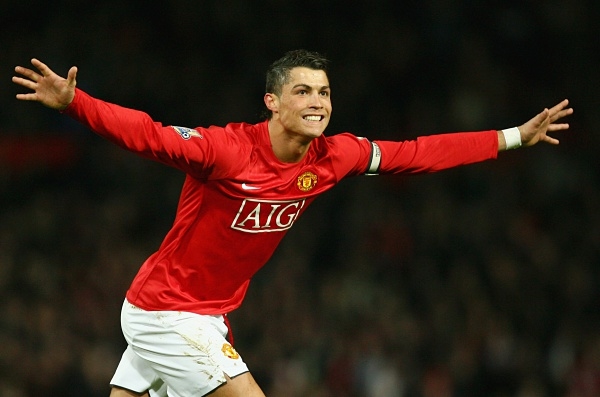 
Sự toả sáng của Cristiano Ronaldo trong mùa giải 2007/08 khiến cho Real Madrid phải làm mọi cách để đưa chân sút này về Bernabeu.