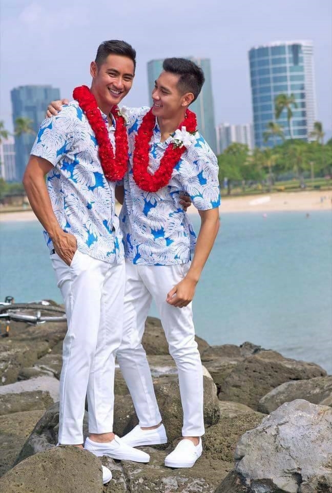 
Cả hai đã giữ im lặng đến phút chót và chia sẻ ảnh kết hôn chính thức tại Hawai. - Tin sao Viet - Tin tuc sao Viet - Scandal sao Viet - Tin tuc cua Sao - Tin cua Sao