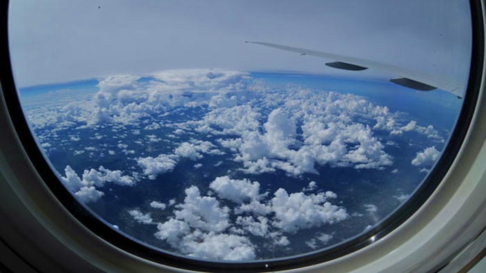
Khi đăng những bức ảnh này trên mạng xã hội, một điều duy nhất mà người xem biết chính là bạn đã ngồi máy bay hàng tiếng để đến một nơi nào đó, và họ cũng chẳng có gì để xem ngoại trừ mây cả. Vì thế, những bức ảnh này đôi khi lại khiến người xem cảm thấy thật khó chịu.