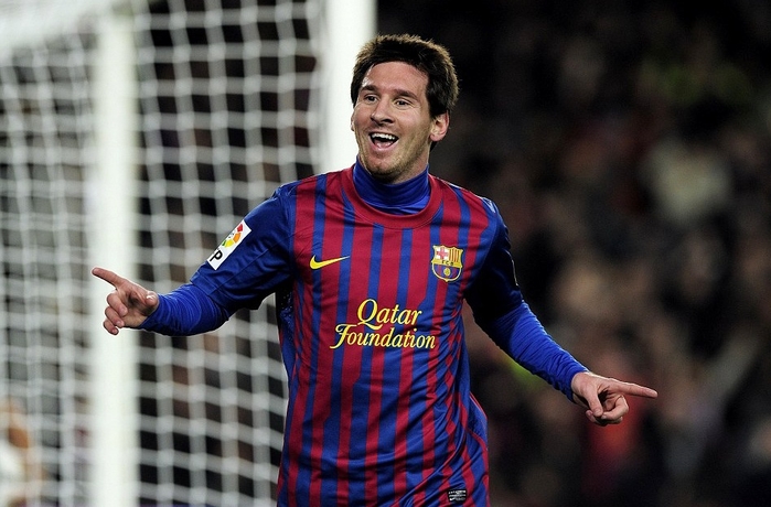 
Ghi 73 bàn sau 60 trận cho Barcelona mùa giải 2011/12 là thành tích săn bàn quá đáng sợ của một tiền đạo trên thế giới. Kỷ lục này của Messi giúp anh đoạt cú đúp danh hiệu vua phá lưới bao gồm 50 bàn ở La Liga và 14 bàn ở Champions League. Mặc dù thành tích ghi bàn khủng khiếp kể trên không thể mang về chức vô địch La Liga hay Champions League cho Messi cùng Barcelona mùa giải 2011/12 tuy nhiên nó cũng đủ để giúp cho siêu sao người Argentina giành được Quả bóng vàng 2012 (lần thứ 4 trong sự nghiệp).