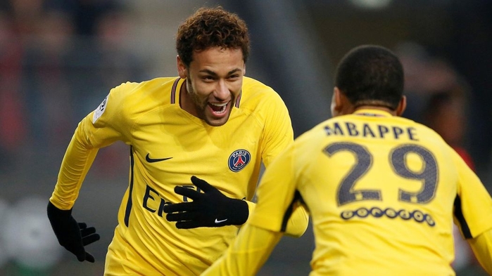 
Nếu không chấn thương, hẳn Neymar đã có mùa giải đầu tiên toả sáng rực rỡ trong màu áo đội bóng nhà giàu nước Pháp. Chỉ ra sân 20 trận (tính riêng tại Ligue 1) nhưng tiền đạo người Brazil ghi đến 19 bàn thắng và đóng góp 13 pha kiến tạo thành bàn. Anh là một trong những nguyên nhân lý giải cho việc PSG đã độc tôn như thế nào và sẽ còn đáng sợ hơn nữa trong tương lai (khi Neymar trở lại thi đấu).