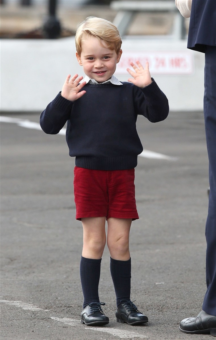 
Truyền thống mặc quần shot với những cậu bé dưới 8 tuổi như hoàng tử George.