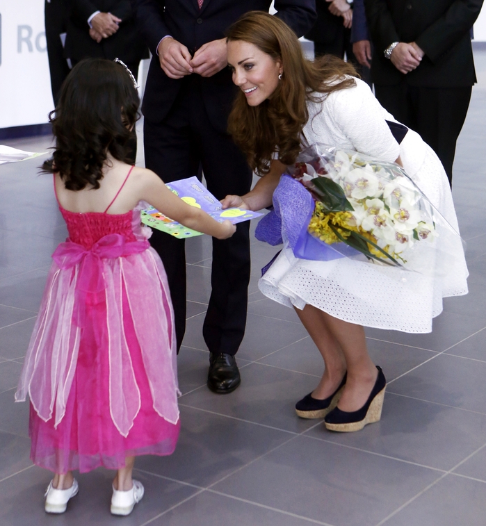 
Kate Middleton rất thích giày đế xuồng...