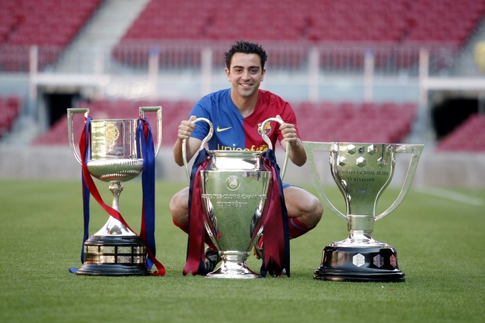 
Xavi rời Barcelona cách đây 3 năm nhưng anh cũng kịp cùng CLB vĩ đại của Tây Ban Nha này giành được hơn 25 danh hiệu cao quý cấp CLB. Trong đó, nổi bật nhất là 8 chức vô địch La Liga, 6 Siêu cúp Tây Ban Nha, 4 Champions League và 3 Copa Del Rey.