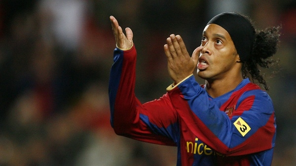 
Sự xuất sắc và tài năng của Ronaldinho Gaucho cũng không giúp huyền thoại này trụ được trong đội hình Barcelona kể từ khi Pep Guardiola lên tiếp quản ghế nóng.