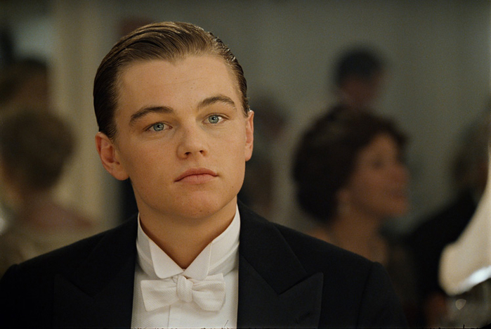
10. Vai diễn để đời của Leonardo DiCaprio trong Titanic (1997) không những giúp anh vụt sáng trở thành một ngôi sao toàn cầu mà còn khiến cho các bạn diễn khác ghen tỵ với khoản thu nhập 40 triệu đô mà anh nhận được.