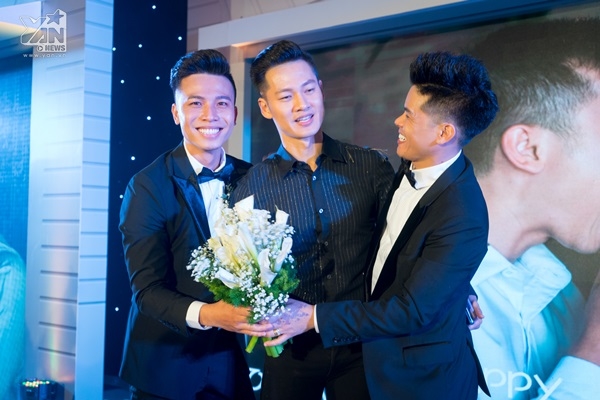 Độc quyền: Toàn cảnh đám cưới đẹp như mơ của John Huy Trần và bạn trai 