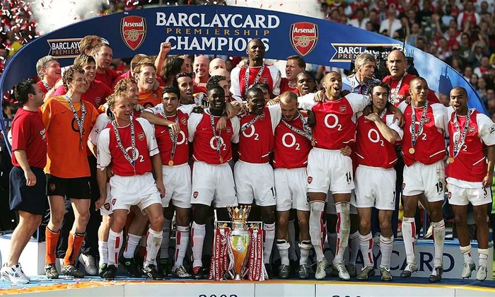 
Có lẽ đến tận bây giờ, những gì mà HLV Wenger và các cầu thủ Arsenal làm được ở mùa giải 2003/04 rất khó để một bóng nào lặp lại được lần thứ 2. Pháo thủ đã đi vào lịch sử thế giới khi họ không để thua bất kỳ trận nào ở mùa giải năm đó, ngoài ra họ còn giữ kỷ lục với 27 trận liên tiếp làm khách không thua và chuỗi 49 trận bất bại. Ngoài ra, với 30 bàn thắng, danh hiệu Vua phá lưới đã thuộc về Henry và anh cùng các đồng đội chính là những người được vinh dự nhận được chiếc cúp Vàng đặc biệt của Premier League.