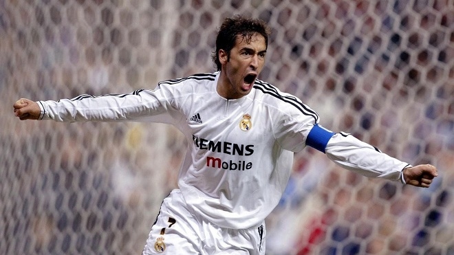
Trong sự nghiệp thi đấu bóng đá đỉnh cao của mình, gần như Raul đã đạt được những danh hiệu cao quý nhất và nổi bật là 6 chức vô địch La Liga và 3 chức vô địch Champions League. Huyền thoại của Real Madrid được đánh giá rất cao về khả năng chiến thắng trong cuộc đua giành danh hiệu Quả bóng vàng năm 2001 nhưng cuối cùng, Raul lại về nhì và chấp nhận xếp sau thần đồng Michael Owen của bóng đá Anh.