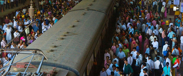 
Ga Chhatrapati Shivaji ở Mumbai, Ấn Độ chật ních toàn người là người.​