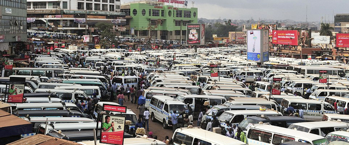 
Bến xe cũ ở Kampala, Uganda tập trung những chuyến tới mọi miền đất nước. Đôi khi, chúng ta vẫn phải tự hỏi rằng những chiếc xe này sẽ tiến ra khỏi cổng như thế nào...​