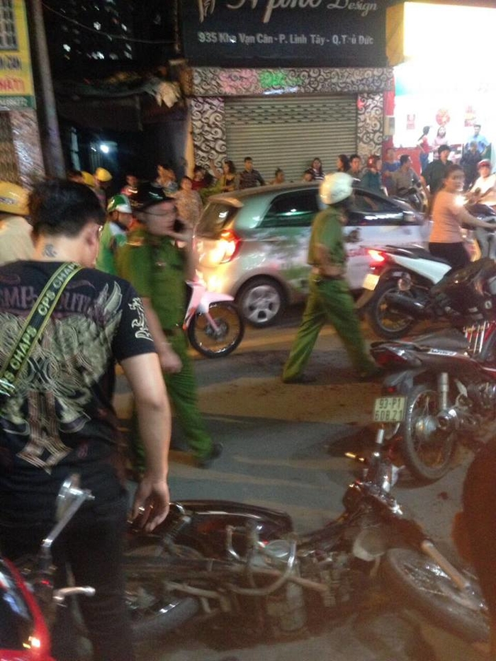Nóng: Truy đuổi kẻ cướp 2 nam thanh niên bị đâm trọng thương trên phố Sài Gòn