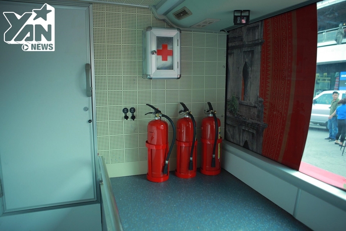 
Hộp y tế cùng bình cứu hỏa được trang bị trong xe phòng trường hợp khẩn cấp