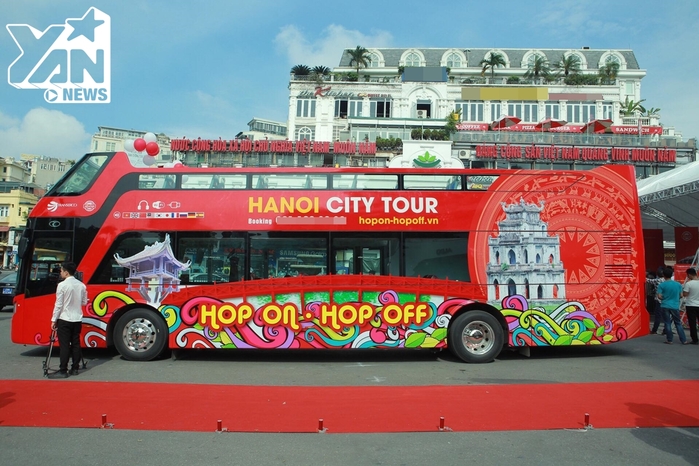 
Sáng 30/5, tuyến buýt mui trần Hanoi City tour chính thức được khai trương tại Hà Nội