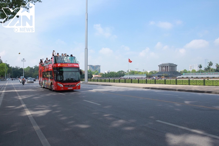 
Với sự tiện lợi cũng như hiện đại của mình, tuyến buýt mui trần hứa hẹn sẽ góp phần phát triển du lịch Hà Nội