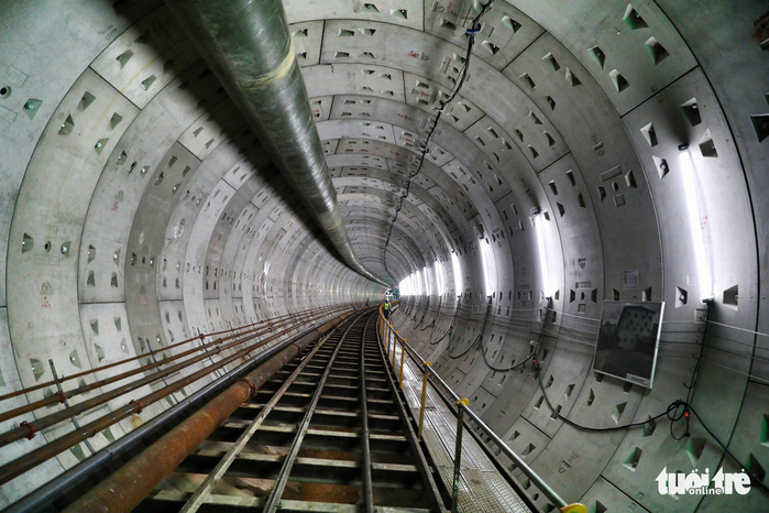 
Đường hầm metro thứ 2 từ ga Ba Son đến ga Nhà hát TP có chiều dài 781m sắp hoàn thành - Ảnh: HỮU KHOA