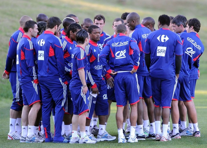 
Bất ổn phía sau hậu trường khiến cho đội tuyển Pháp rời World Cup 2010 mà chỉ có 1 điểm trước Uruguay.