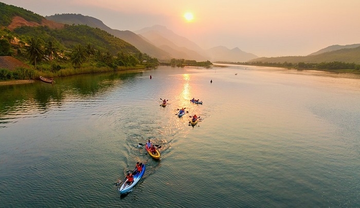 
Hoàng hôn đầy lãng mạn trên hồ Đồng Xanh - Đồng Nghệ.