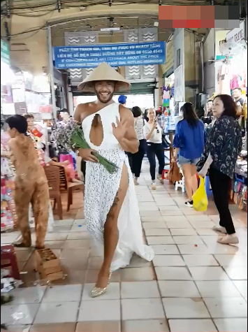 Vừa đặt chân đến Việt Nam, thánh catwalk Sinon Loresca đã 