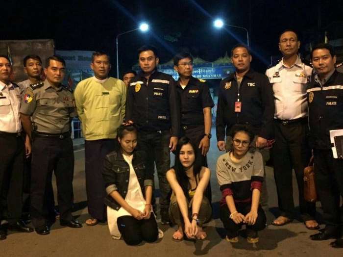 
3 cô gái khi bị cảnh sát bắt tại Lào