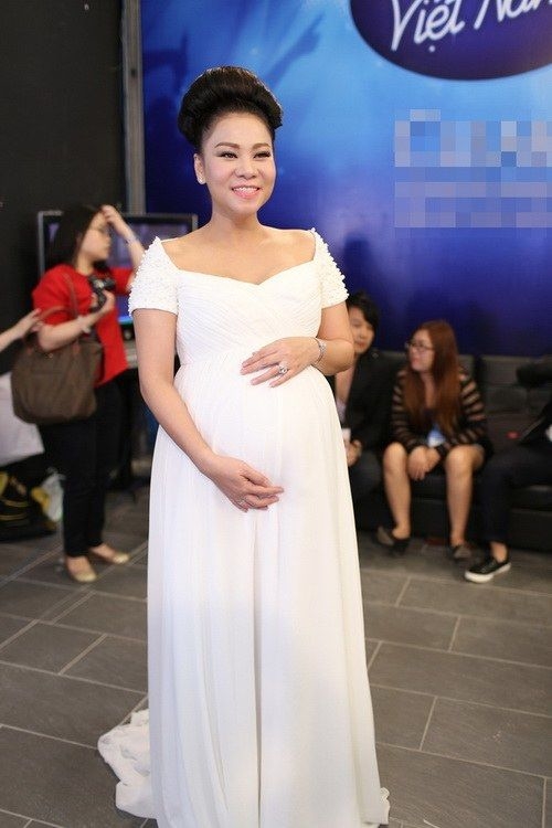 Yan-  Hình ảnh mang bầu của nữ ca sĩ trước đó càng khiến cho công chúng ngưỡng mộ quá trình giảm cân của cô.
