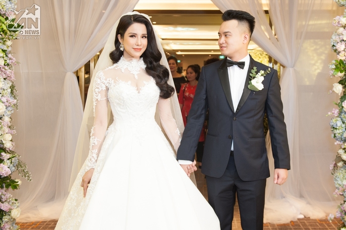 Hé lộ ảnh cưới lãng mạn của Diệp Lâm Anh và chồng thiếu gia
