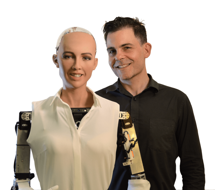 
Tiến sĩ Hanson cùng nữ robot của mình - Sophia.