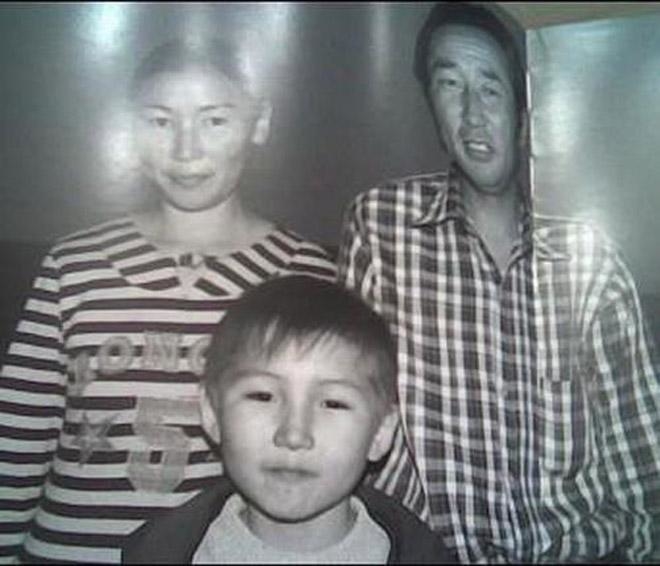 Yan - Uudam và ba mẹ
