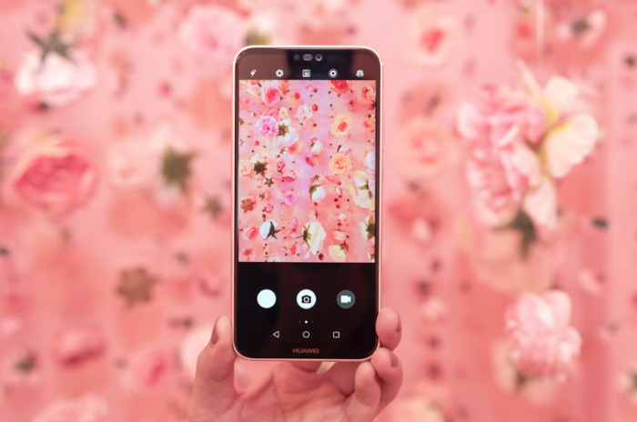 Huawei Nova 3e tiếp tục gây “bão” với màu hồng Sakura Pink