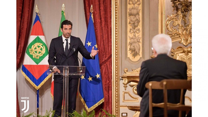 
Đội trưởng Gianluigi Buffon đại diện cho tập thể Juve phát biểu sau bài diễn văn của Tổng thống.