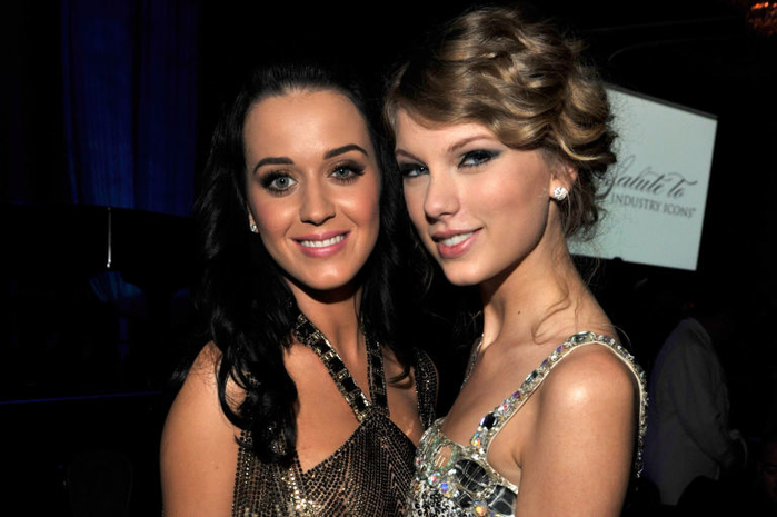 Katy Perry viết thư xin lỗi Taylor Swift để kết thúc mâu thuẫn
