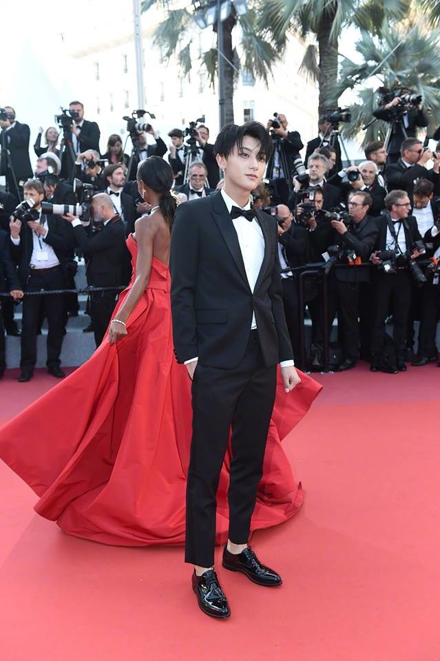 Lần đầu đi thảm đỏ Cannes, Hoàng Tử Thao 