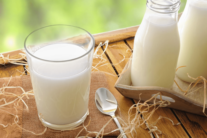 
Sữa tươi cũng được cho là có tác dụng tốt với việc làm sáng da