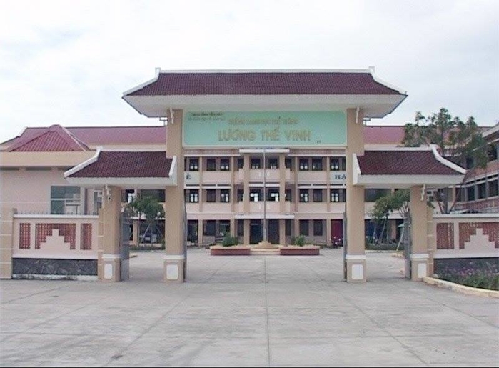 
Em T.N.H.P - học sinh lớp 11A2 trường THPT Lương Thế Vinh (huyện Thạnh Phú, Bến Tre) vừa tự tử chết hụt tại trường