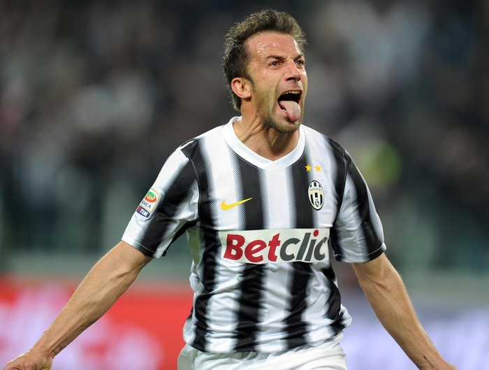 
Del Piero hiện cũng đang nắm giữ kỷ lục ra sân thi đấu cho Bà đầm già thành Turin với 705 trận và ghi được 290 bàn thắng.