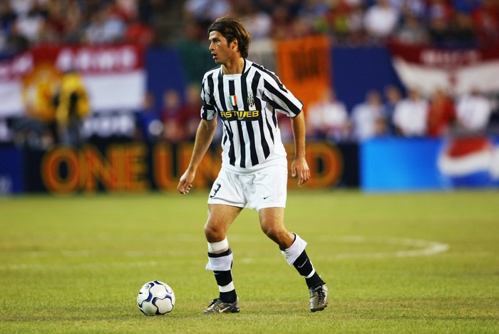 
Alessio Tacchinardi khoác áo Juventus giai đoạn 1994-2005. Anh cùng với Lão bà giành được 15 danh hiệu khác nhau, trong đó nổi bật là 6 Scudetto và 1 chức vô địch Champions League danh giá mùa giải 1995/96. Hiện tại, Alessio Tacchinardi đang là HLV trưởng CLB Lecco thi đấu tại Serie D.
