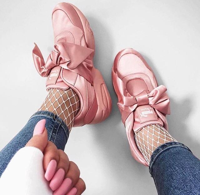 Những đôi giày sneaker màu hồng pastel cho nàng 
