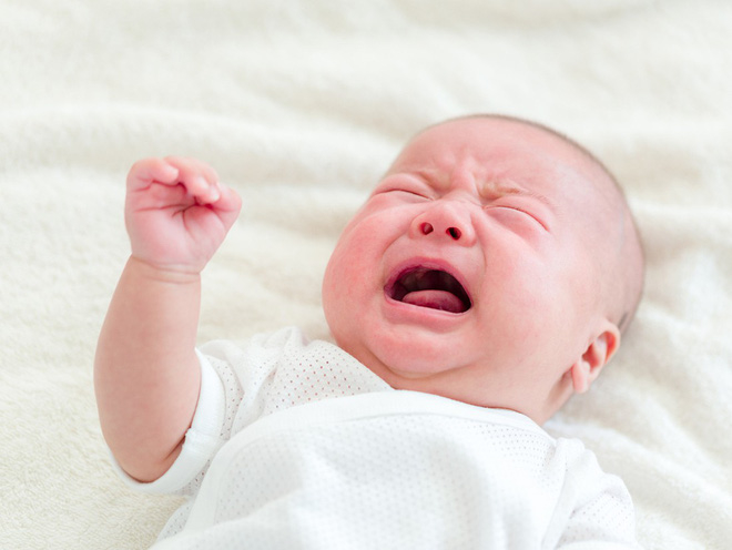 
Trẻ sơ sinh khóc quá nhiều gây ảnh hưởng xấu cho sự phát triển của não