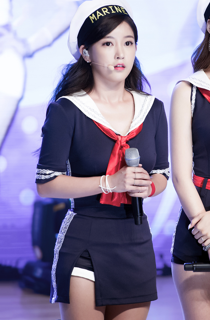 
Dù rất xinh đẹp nhưng Soyeon vẫn bị hạn chế ở mặt biểu cảm của gương mặt.