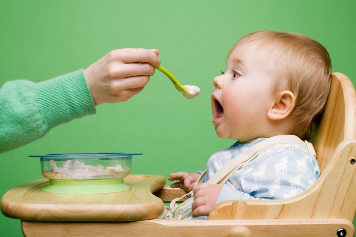 
Chế biến đồ ăn dặm cho trẻ không đúng cách sẽ làm mất chất, trẻ bị chậm lớn.
