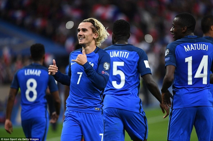 
"Sức mạnh của bạn, niềm đam mê của chúng tôi! Tiến lên đội tuyển Pháp!​".