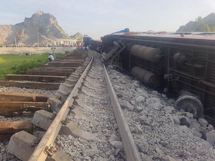 Thanh Hóa: Tai nạn kinh hoàng giữa tàu hoả và xe chở đá khiến nhiều người thương vong