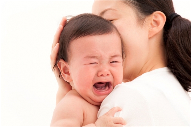 
Nếu con hay quấy khóc và giật mình vào ban đêm thì mẹ nên xem xét thật kĩ những biểu hiện khác để nhận biết con có phải mọc răng hay không nhé.