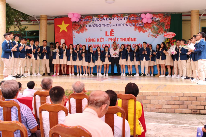 Siêu bất ngờ với ngôi trường tại Sài Gòn mà mỗi lớp đều có đồng phục vest tự thiết kế riêng
