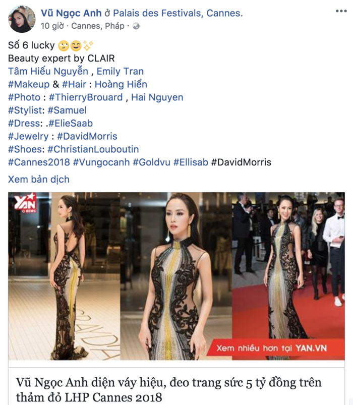 
Bộ váy sang trọng được Vũ Ngọc Anh công bố khi lần đầu hợp tác với stylist quốc tế có giá xấp xỉ 40,000$ tương đương gần 1 tỷ đến từ thương hiệu Elie Saab. 