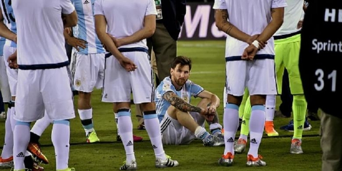 Khoảnh khắc đau lòng nhất ngày hôm nay: Messi rớt nước mắt vì vuột mất cúp vô địch WC hằng mong ước