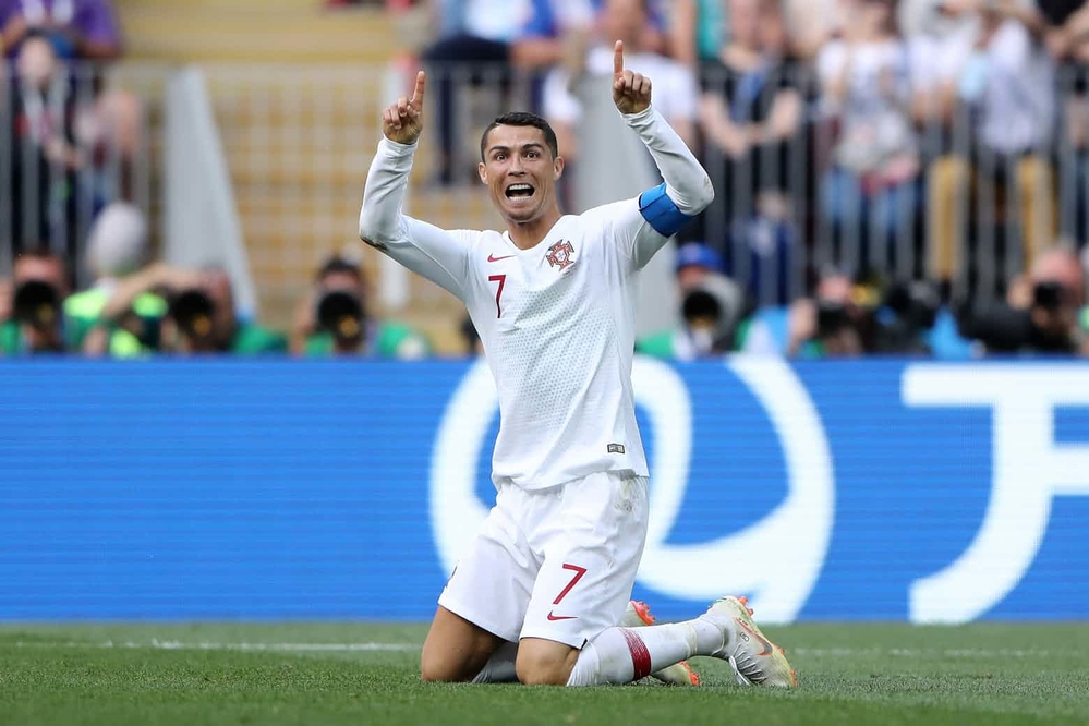 
Thời điểm hiện tại, hiếm cầu thủ nào có thể sánh bằng Ronaldo ở cả trong và ngoài sân cỏ.