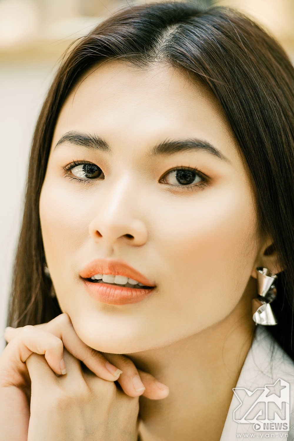 Cao Thiên Trang - Cô người mẫu có thần thái sang chảnh dù vòng 1 cực kỳ... khiêm tốn