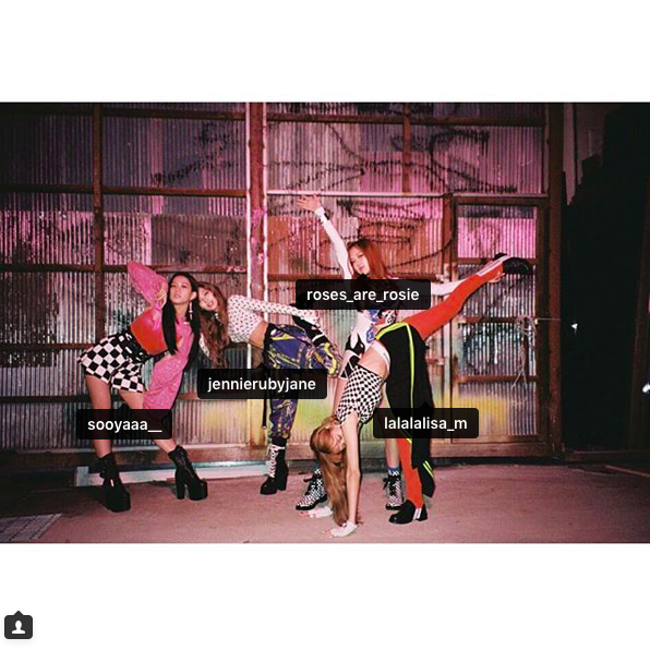 
Các tài khoản cá nhân của Black Pink được gắn thẻ trong một bức ảnh trên Instagram chung của nhóm.